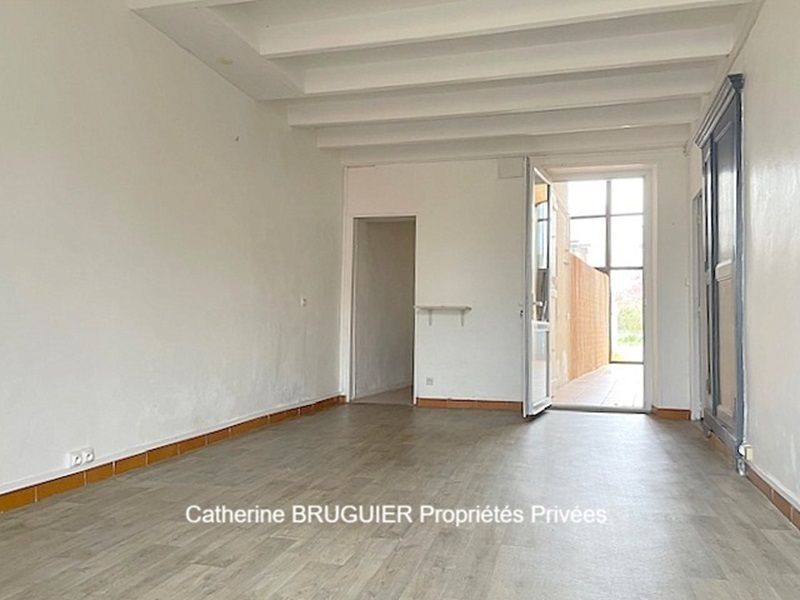 SAINT-SAUVEUR-D'AUNIS Lot de 2 Maisons à rénover 190 m2 avec jardin de 540 m2 constructible, greniers et dépendance 4
