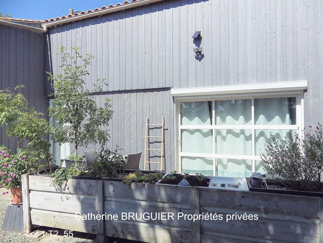 SAINT-SAUVEUR-D'AUNIS SPECIAL INVESTISSEUR APPARTEMENTS, 2 logements loués centre St Sauveur 4