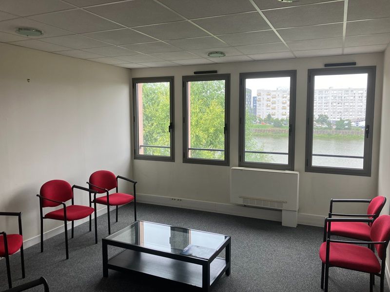 NANTES, Ile de Nantes : Bureaux aménagés de 467 m² avec 18 parkings
