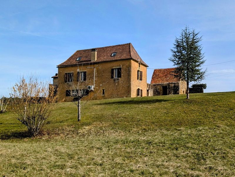 Maison en pierre de 191m2 3 chambres dans un bel environnement