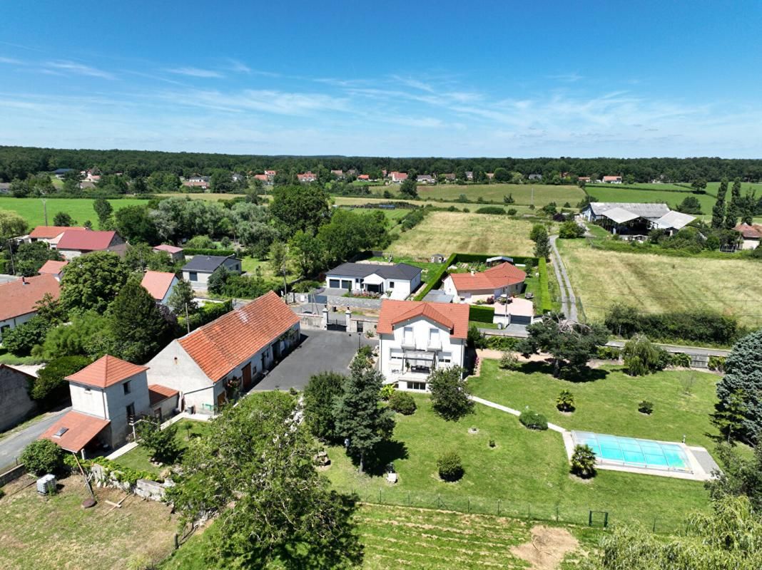 SERBANNES Maison Serbannes 10 pièce(s) 220 m2 4