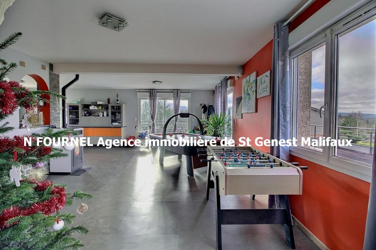 RIOTORD Entre Riotord 43220 et Marlhes 42660 maison sur sous-sol complet 175m² habitables 3/4 chambres sur 2643m² de terrain avec entrepôt indépendant de 160m² idéal pour un artisan 3