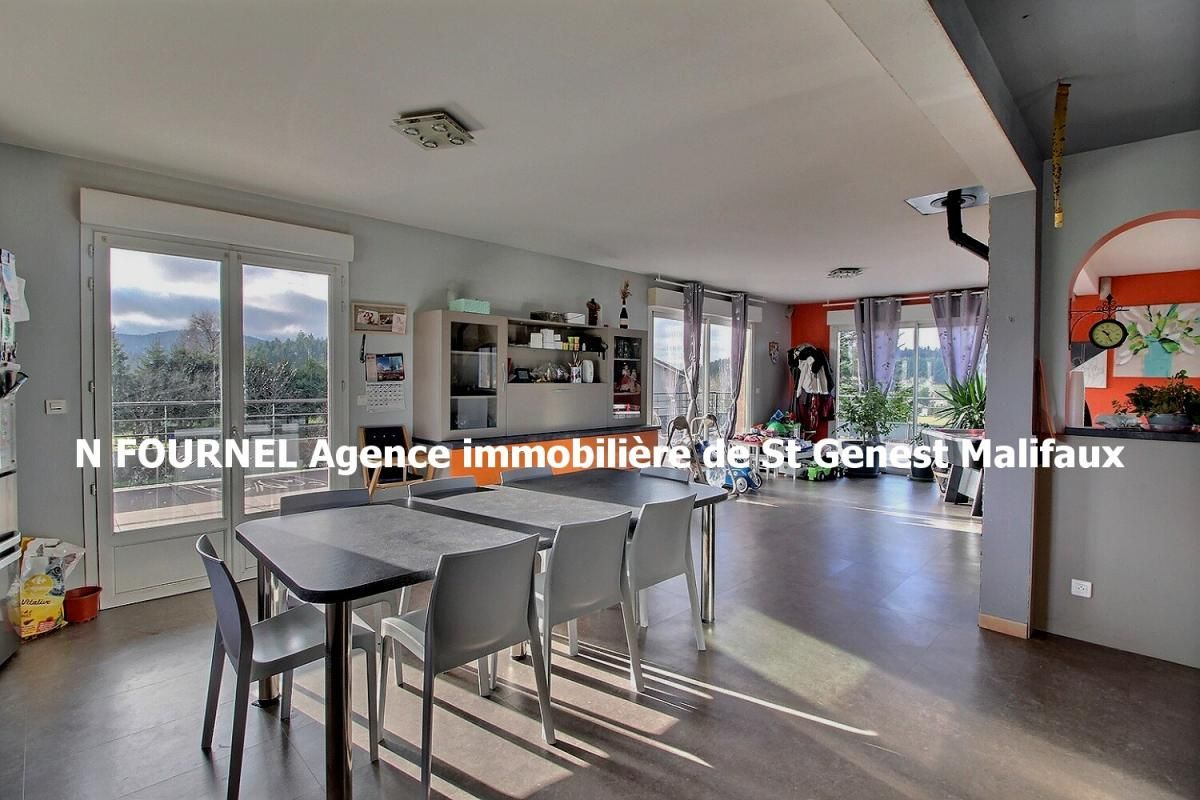 RIOTORD Entre Riotord 43220 et Marlhes 42660 maison sur sous-sol complet 175m² habitables 3/4 chambres sur 2643m² de terrain avec entrepôt indépendant de 160m² idéal pour un artisan 4