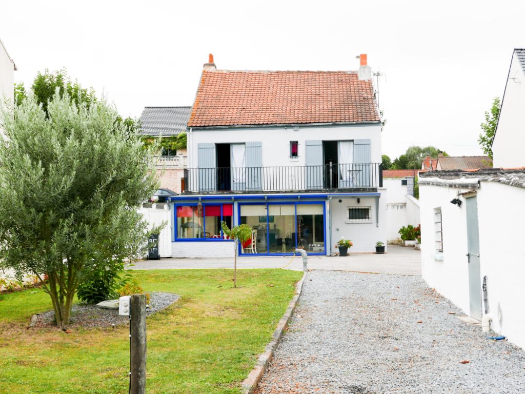 Maison individuelle, beaux volumes, 3 chambres, 145M² env