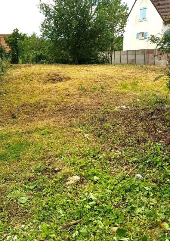 COULOMMIERS Terrain Chailly En Brie 766 m2 2