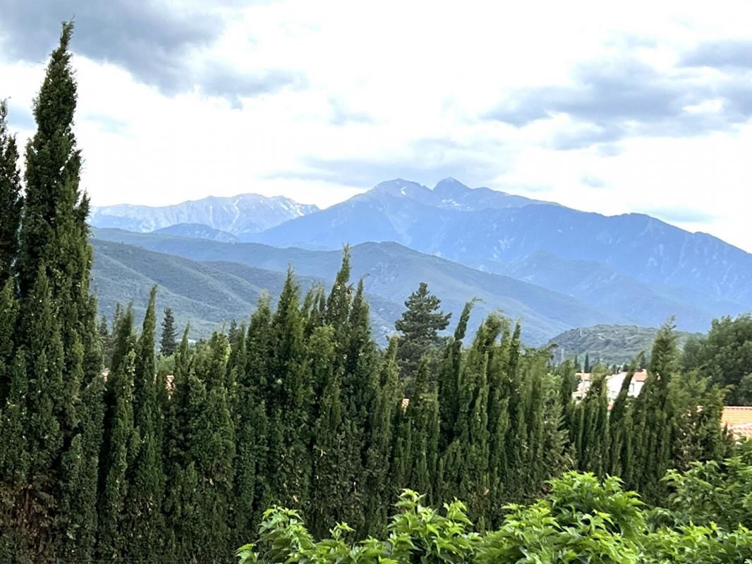 RODES Villa 4 faces avec vue imprenable sur les montagnes, terrain de 1275 m2 3