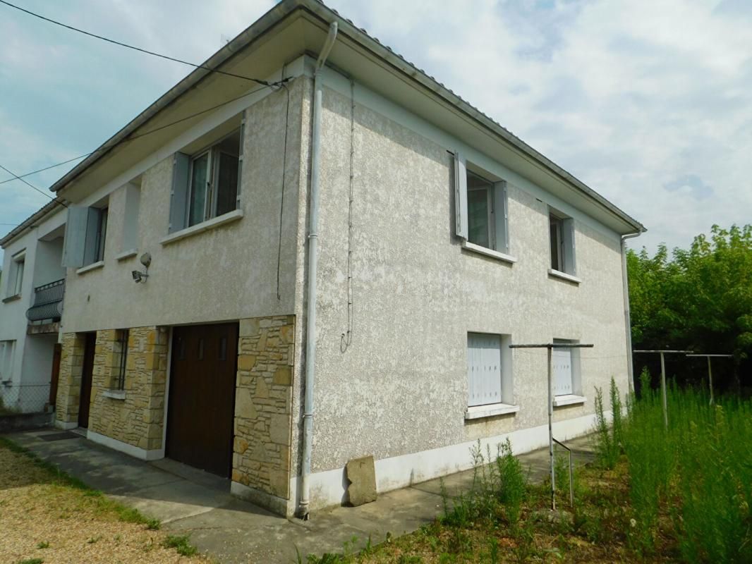 BERGERAC Maison mitoyenne des années 70 sur sous -sol complet avec 5 pièce(s) 2