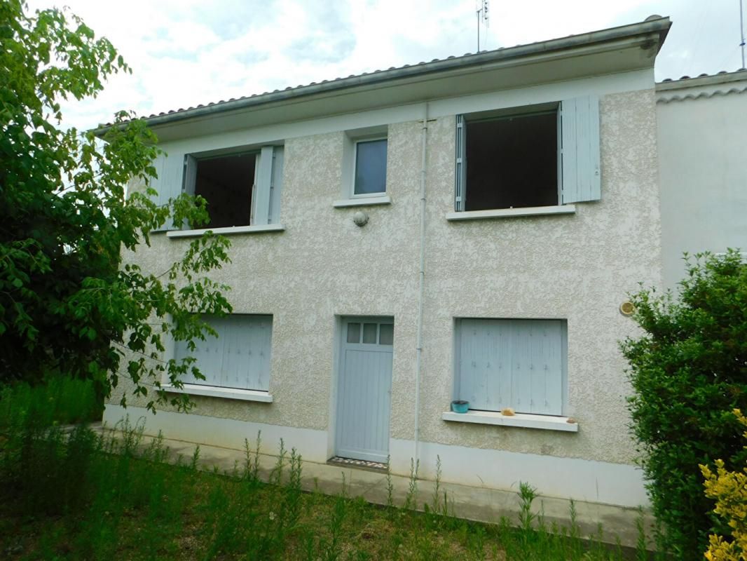 BERGERAC Maison mitoyenne des années 70 sur sous -sol complet avec 5 pièce(s) 3