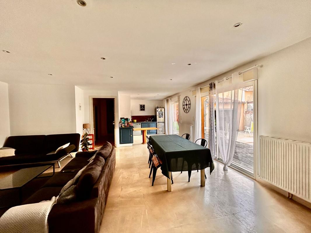 PERIGUEUX A vendre, maison de ville quartier Saint-Georges à PERIGUEUX 24000 2