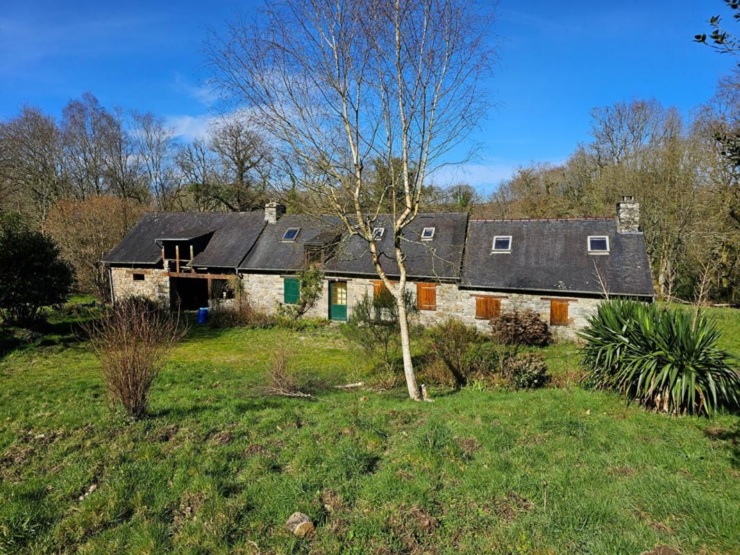 Maison de caractère en pierre, au calme, dans la campagne de Bon Repos sur Blavet