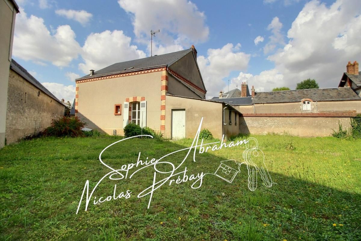 Proche centre ville ! Maison de 2 pièces, grenier aménageable, garage et jardin