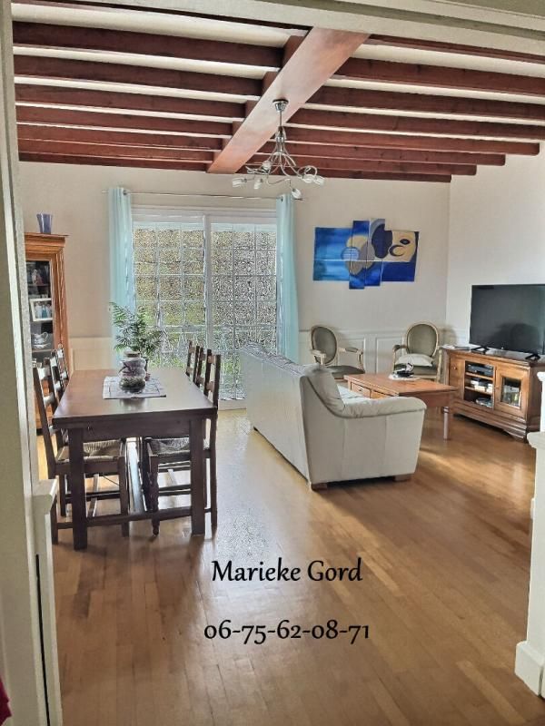 UNIEUX Unieux 42240 sur les hauteurs maison des années 70 sur sous sol complet 131m² habitables 4 chambres 3 garages 1 piscine sur 1190m² de terrain 2