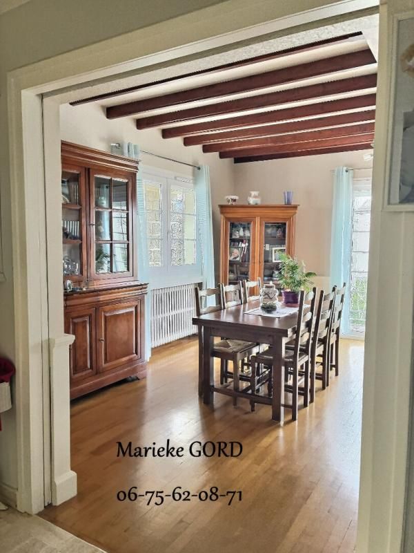 UNIEUX Unieux 42240 sur les hauteurs maison des années 70 sur sous sol complet 131m² habitables 4 chambres 3 garages 1 piscine sur 1190m² de terrain 3