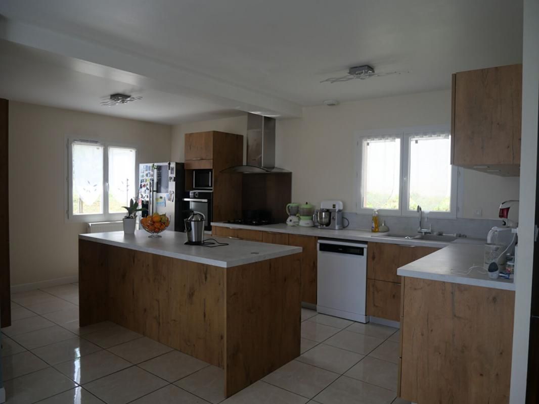 GIVORS Au calme maison récente  climatisée terrain 550 m2 3