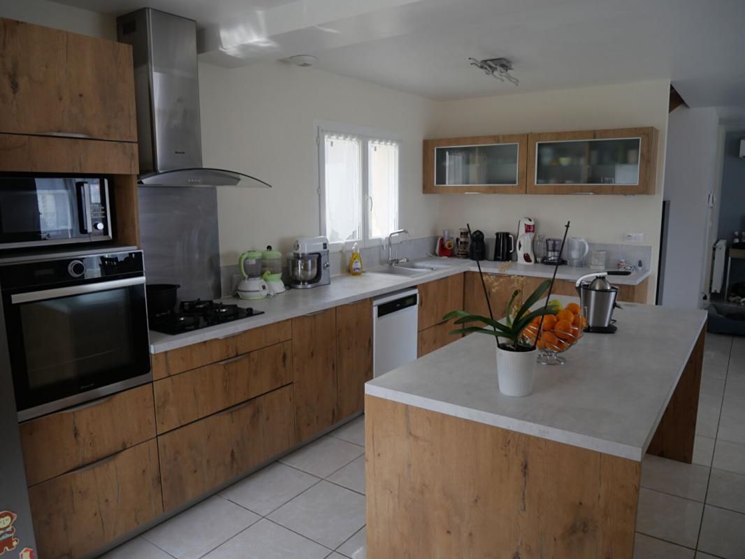 GIVORS Au calme maison récente  climatisée terrain 550 m2 4