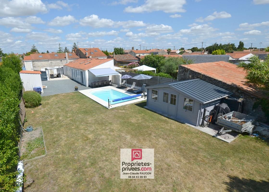 Maison Triaize 6 pièce(s) 161 m² habitables - 148 m2 loi carrez