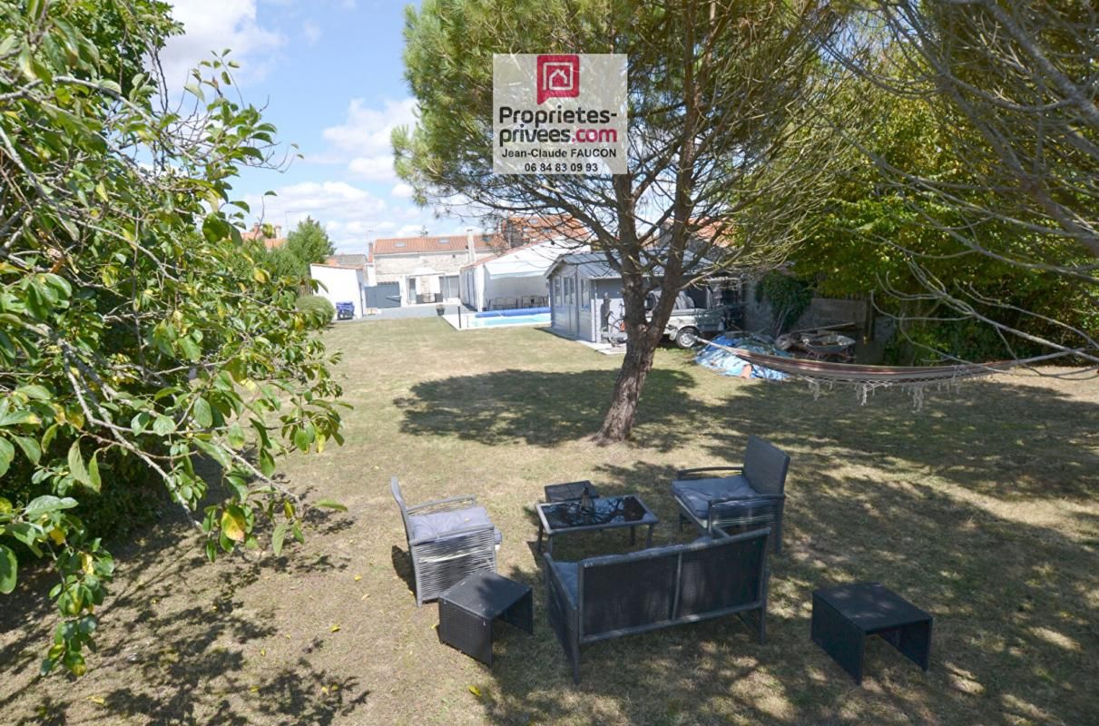 TRIAIZE Maison Triaize 6 pièce(s) 161 m² habitables - 148 m2 loi carrez 4