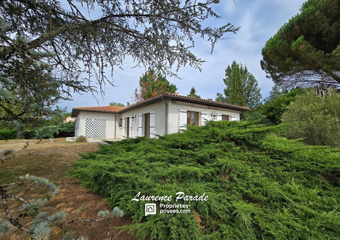 Maison de Plain-Pied aux Grands Volumes sur Parcelle Constructible de 6000 m²