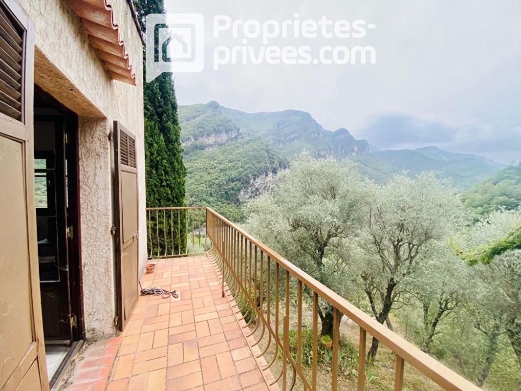 UTELLE Villa avec travaux Utelle 5 pièce(s) 111 m2 2