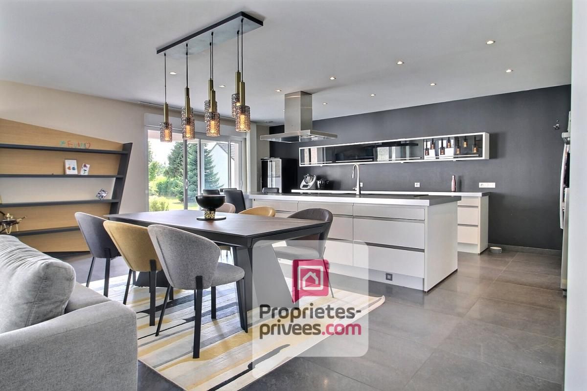 A VENDRE BELLE MAISON CONTEMPORAINE de PLAIN-PIED 150 m2 habitables, 3 CHAMBRES, dépendance et garage sur  environ 6400 m2  de terrain