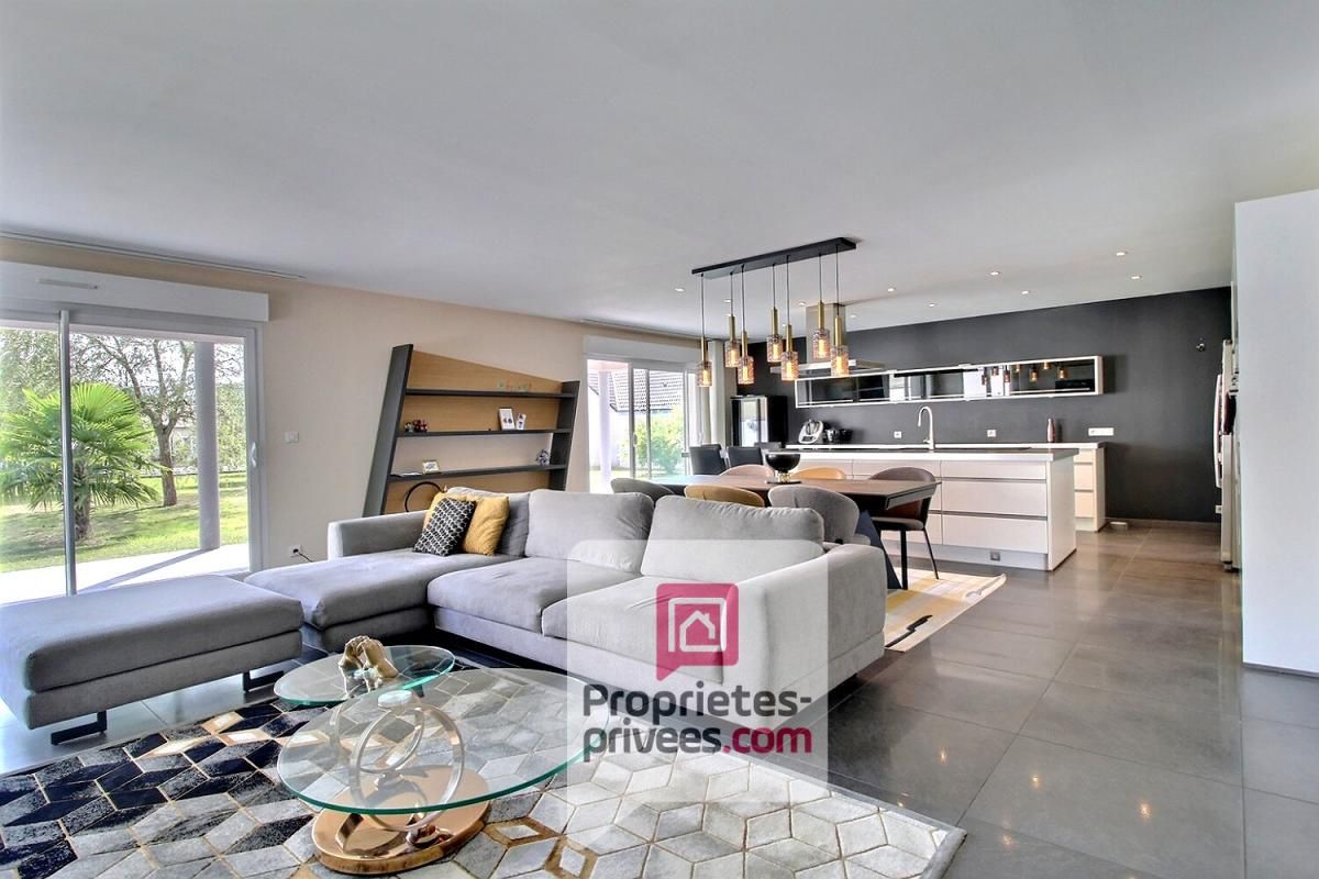 AMILLY A VENDRE BELLE MAISON CONTEMPORAINE de PLAIN-PIED 150 m2 habitables, 3 CHAMBRES, dépendance et garage sur  environ 6400 m2  de terrain 2