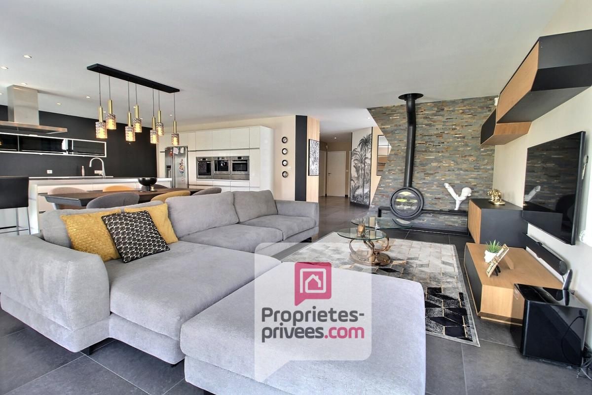 AMILLY A VENDRE BELLE MAISON CONTEMPORAINE de PLAIN-PIED 150 m2 habitables, 3 CHAMBRES, dépendance et garage sur  environ 6400 m2  de terrain 4