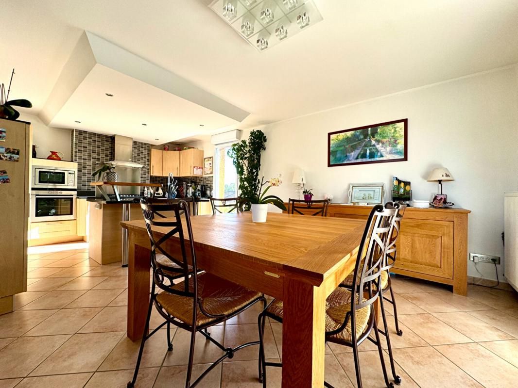 ALLINGES ALLINGES Maison T5 116 m², garage 34 m² ,sous sol 51 m², Secteur calme ( 74200) 2