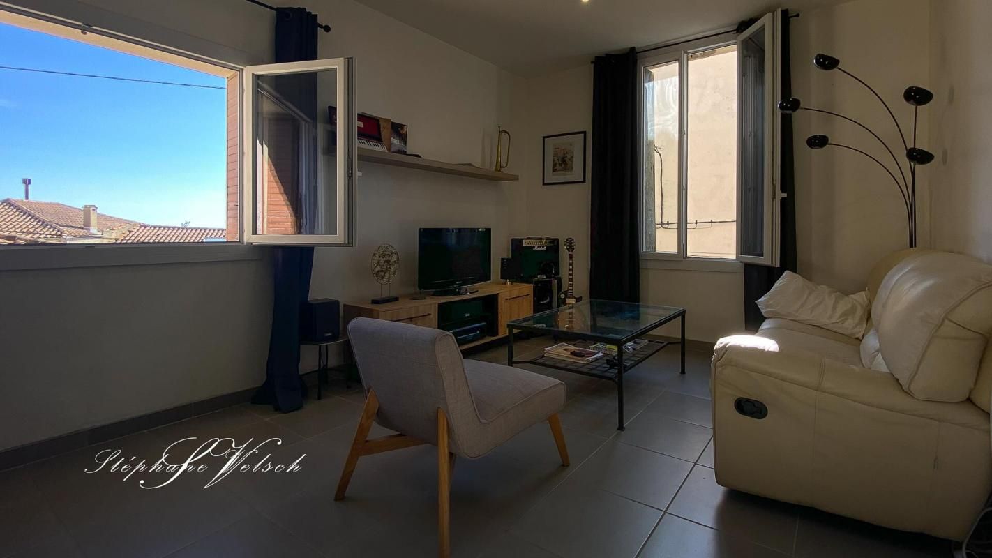 CORNEILHAN Immeuble de rapport Corneilhan 15 pièce(s) 422m2 - 6 appartements - garage 4
