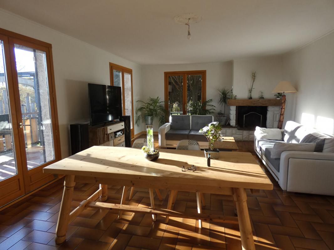 IVRY-LA-BATAILLE Maison familiale 5 chambres + sous sol total 2