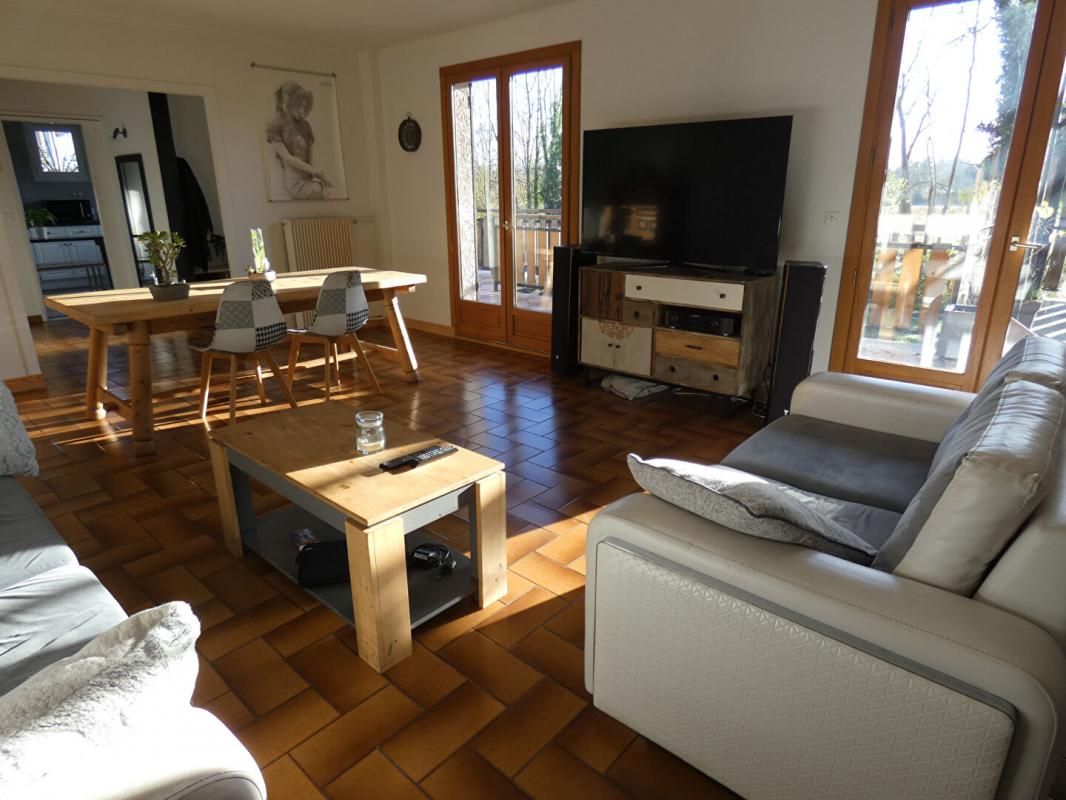 IVRY-LA-BATAILLE Maison familiale 5 chambres + sous sol total 4