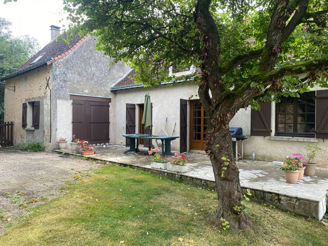 LE PETIT-PRESSIGNY Maison Le Petit Pressigny 5 pièce(s) 130 m2 4