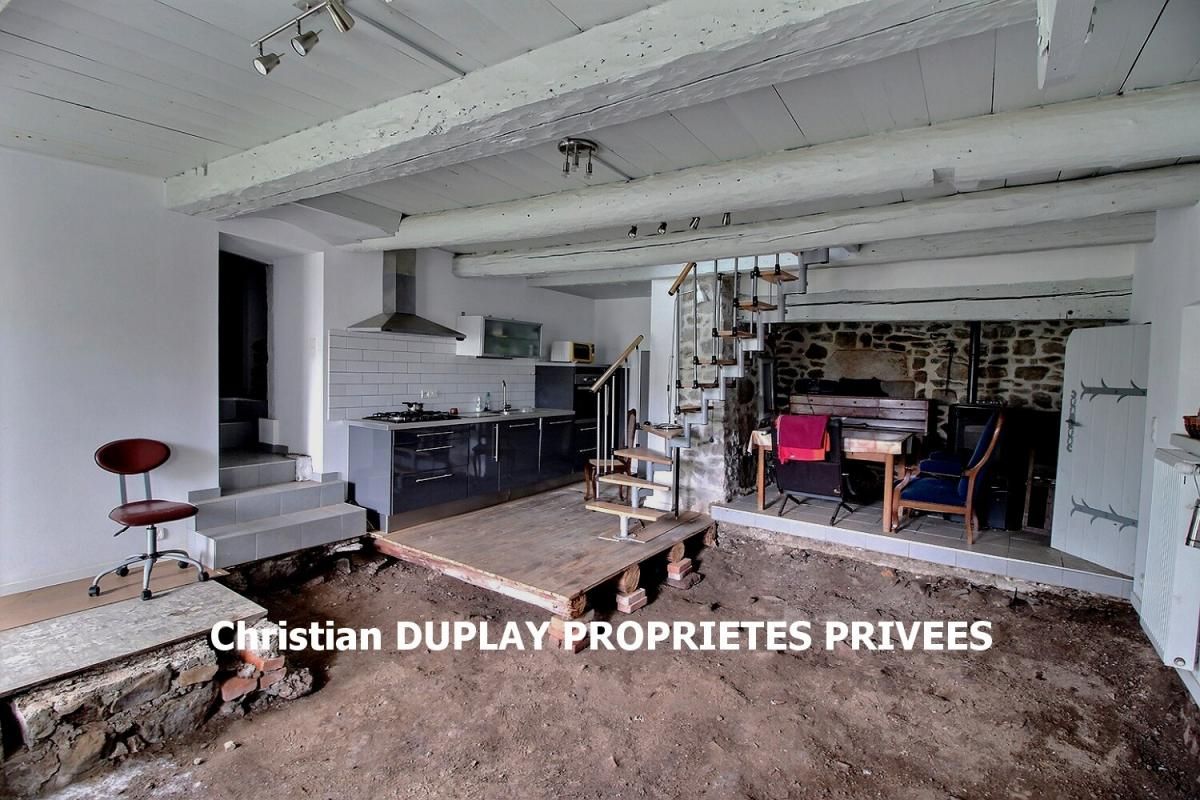 LE BESSAT Tarentaise Le Bessat 42660 à15 minutes de Saint Etienne 42100 dans un hameau paisible ferme rénovée en 2010 sur la partie habitation 112m² habitables 3 chambres sur 1080m² de terrain 4