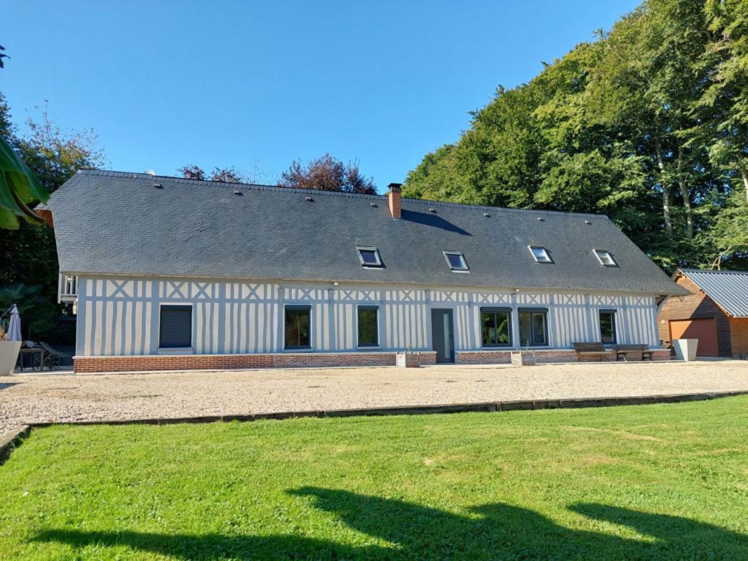 Maison beaux volumes proche YVETOT 7 pièce(s) 234 m2