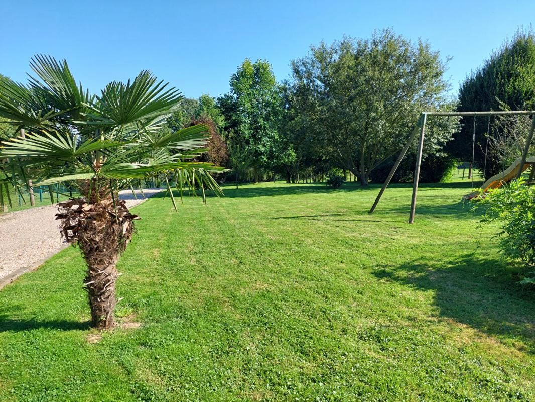 YVETOT Maison beaux volumes proche YVETOT 7 pièce(s) 234 m2 3