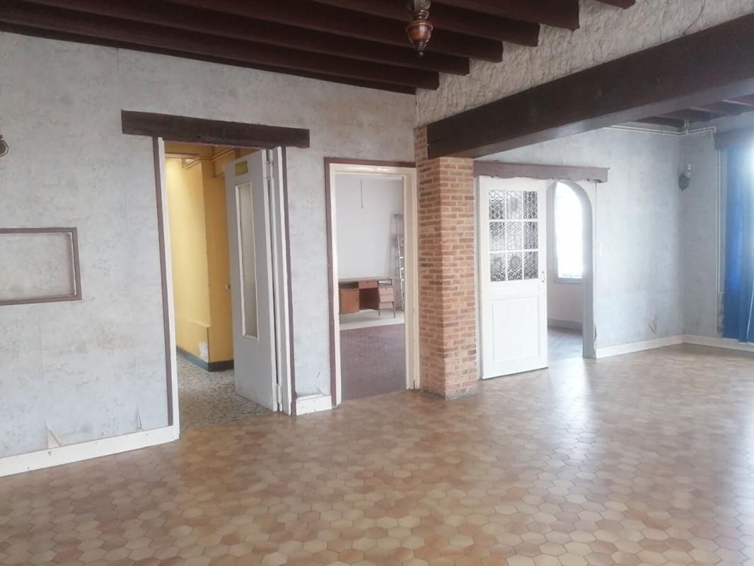 GONNEVILLE-LA-MALLET Centre village, Maison 7 pièce(s) 174 m2 habitables et dépendances 2