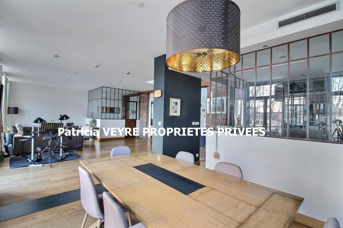 SAINT-ETIENNE SAINT ETIENNE 42000 Magnifique DUPLEX style loft industriel en hypercentre 230m² habitables, 5 chambres, 2 terrasses, garage fermé, place de parking sécurisée et trois caves 2