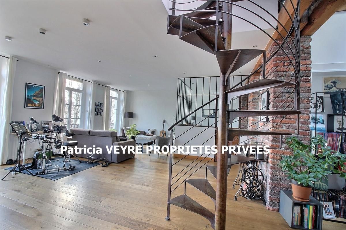 SAINT-ETIENNE SAINT ETIENNE 42000 Magnifique DUPLEX style loft industriel en hypercentre 230m² habitables, 5 chambres, 2 terrasses, garage fermé, place de parking sécurisée et trois caves 3