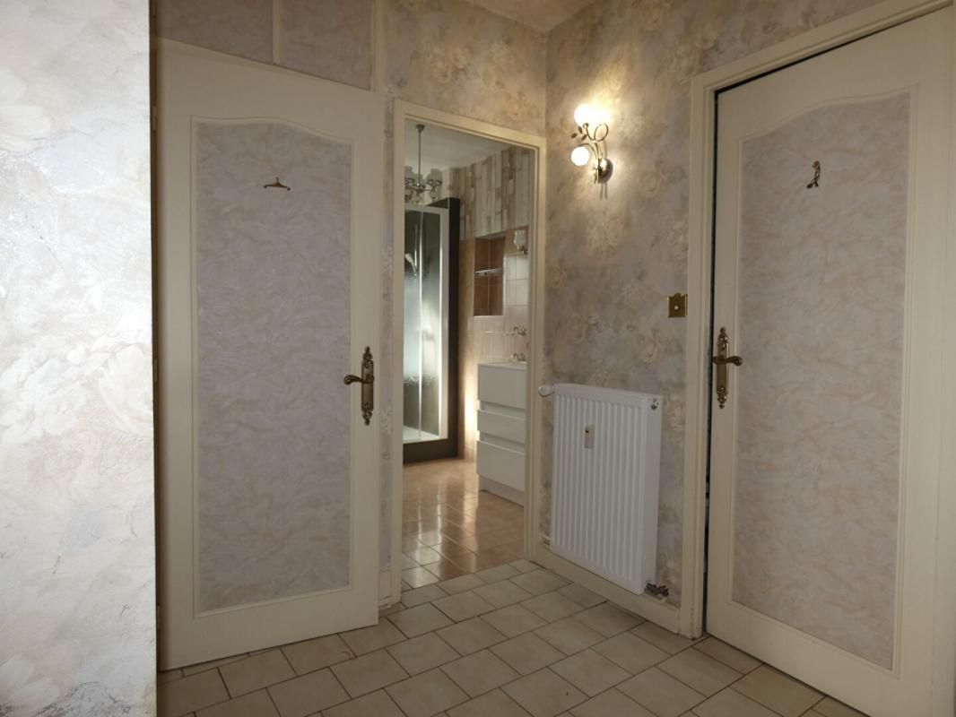 CHALON-SUR-SAONE Appartement Chalon Sur Saone 2 pièce(s) 75 m2 4