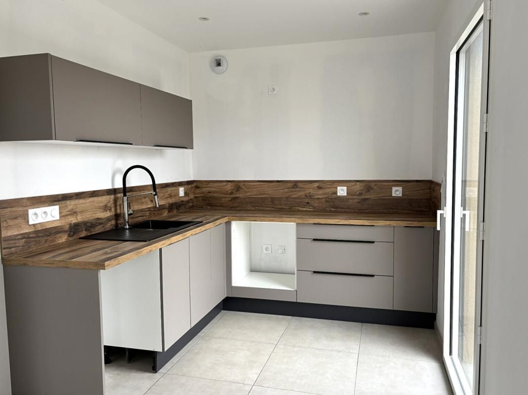 MONTBRISON MONTBRISON 42600 Appartement neuf (jamais habité) 126 m² habitables 3 chambres, garage, place de parking 4