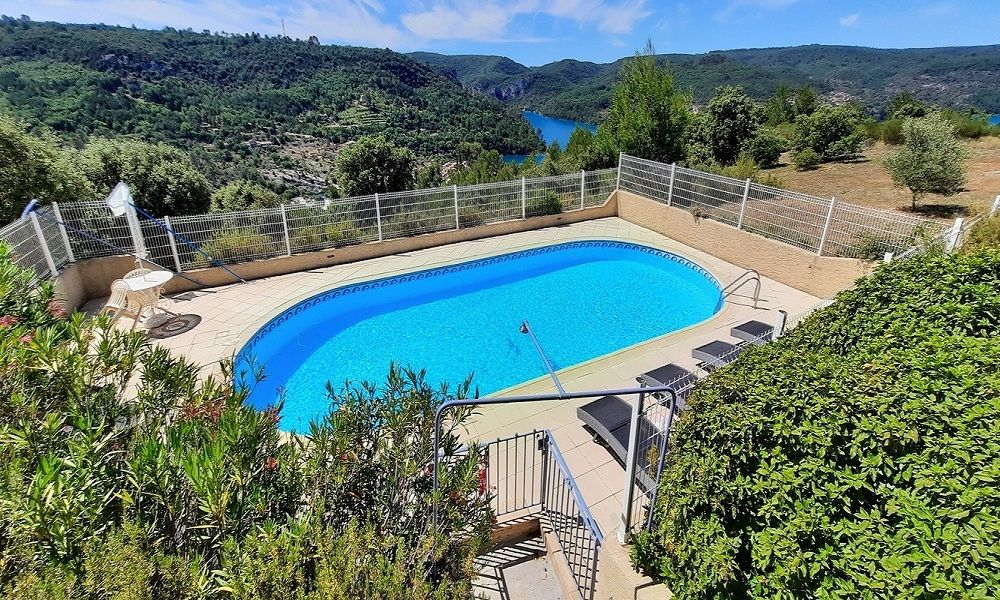 Propriété de 310 m² avec Piscine et Terrain
