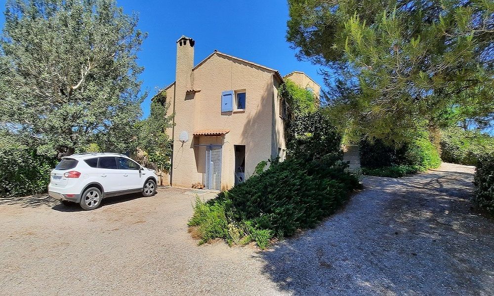 ESPARRON-DE-VERDON Propriété de 310 m² avec Piscine et Terrain 2