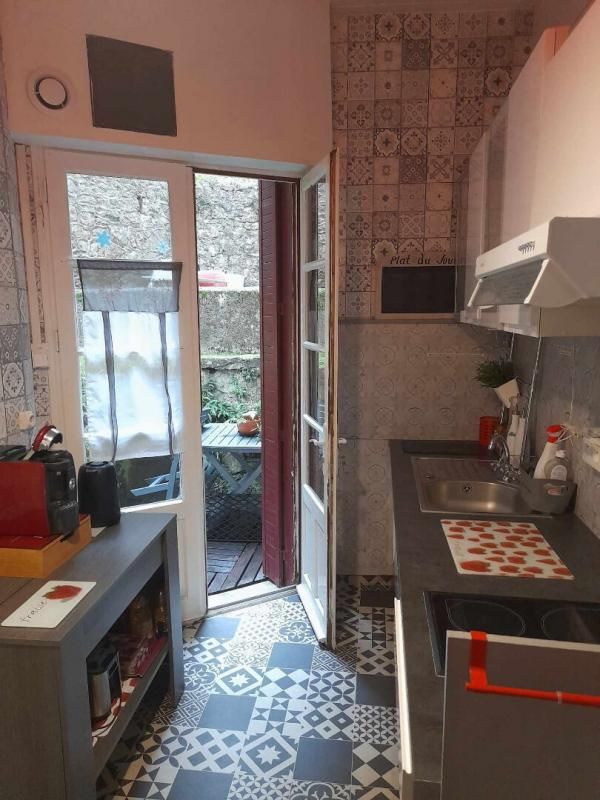 EAUX-BONNES Lot de 2 appartements meublés. Appartement de 31m2 avec jardin et studio de 15m2 3