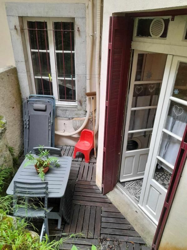 EAUX-BONNES Lot de 2 appartements meublés. Appartement de 31m2 avec jardin et studio de 15m2 4