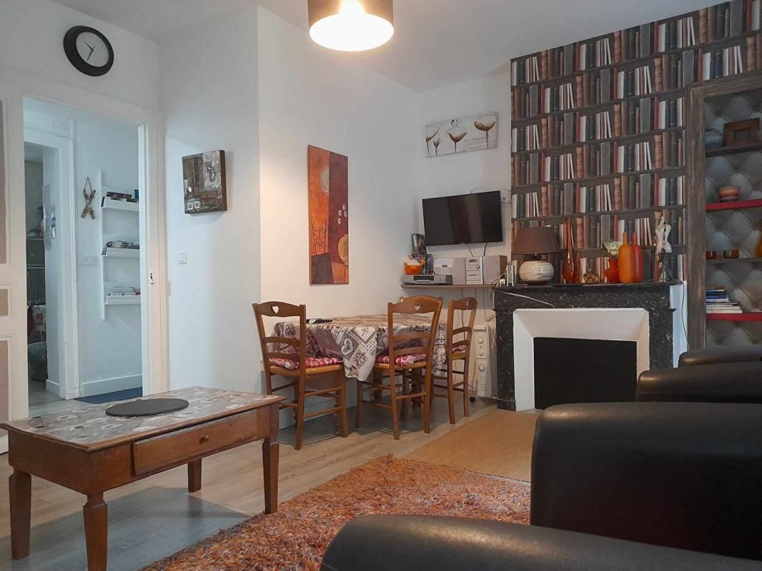 EAUX-BONNES Appartement de 57m2 entièrement rénové avec balcons 2