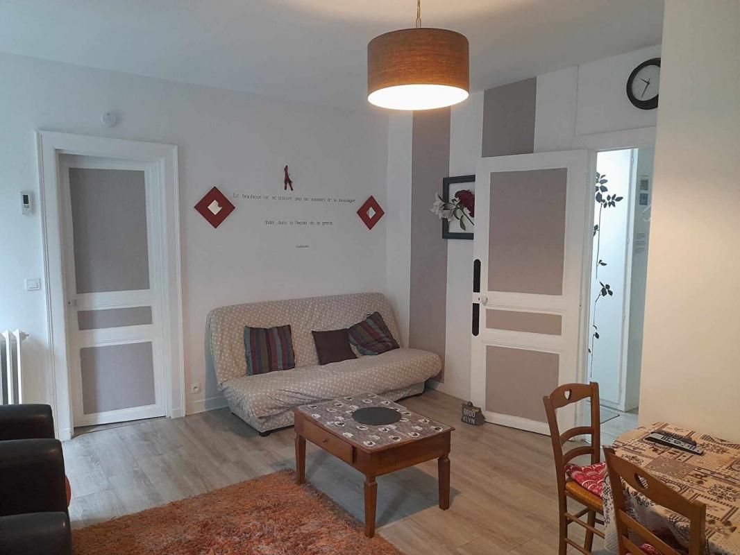 EAUX-BONNES Appartement de 57m2 entièrement rénové avec balcons 3