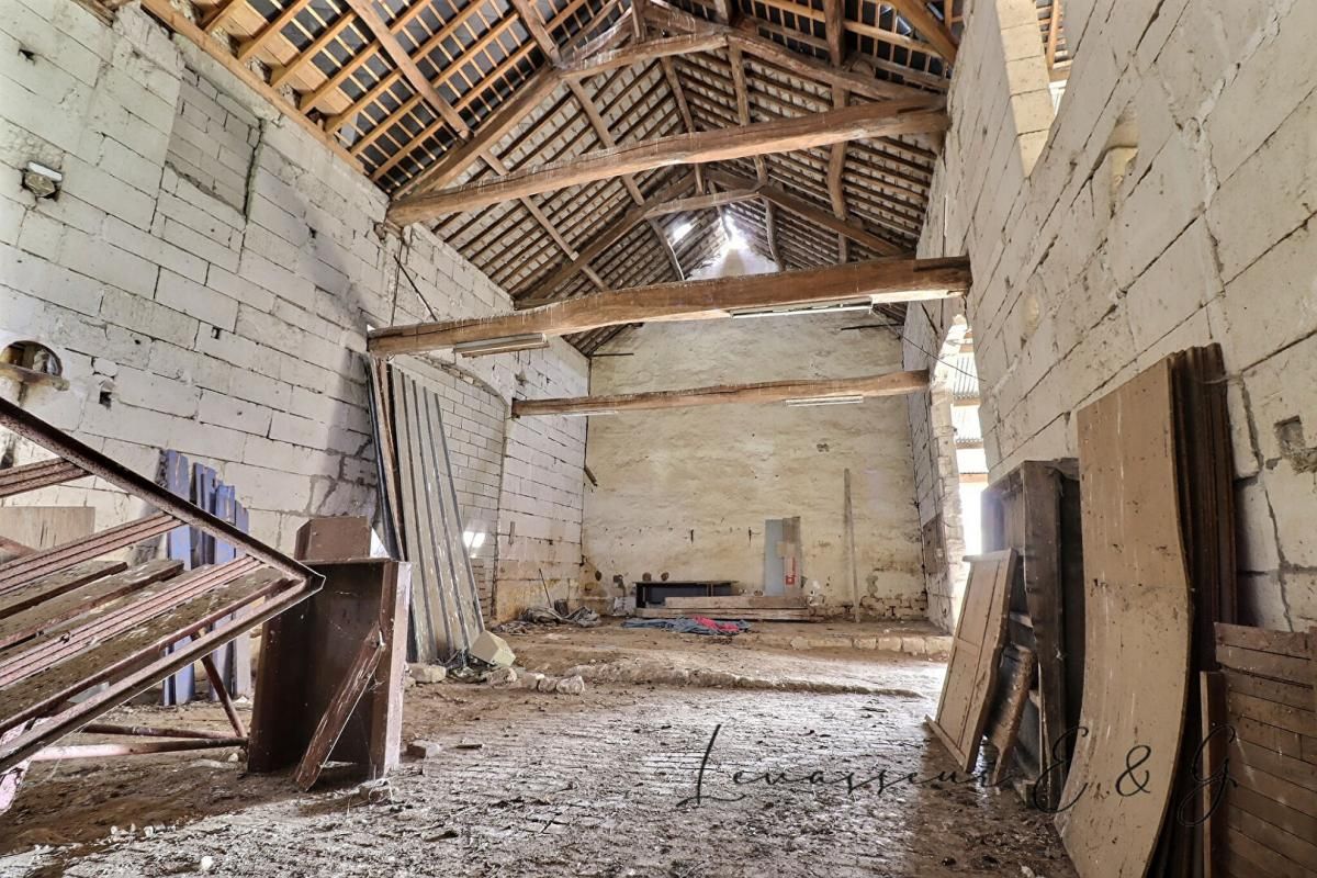 ANGY ANGY 60250 - Grange de 195m² au sol ( possible 2 niveaux supplémentaires) appentis de 241m² sur 569 m² de terrain 3
