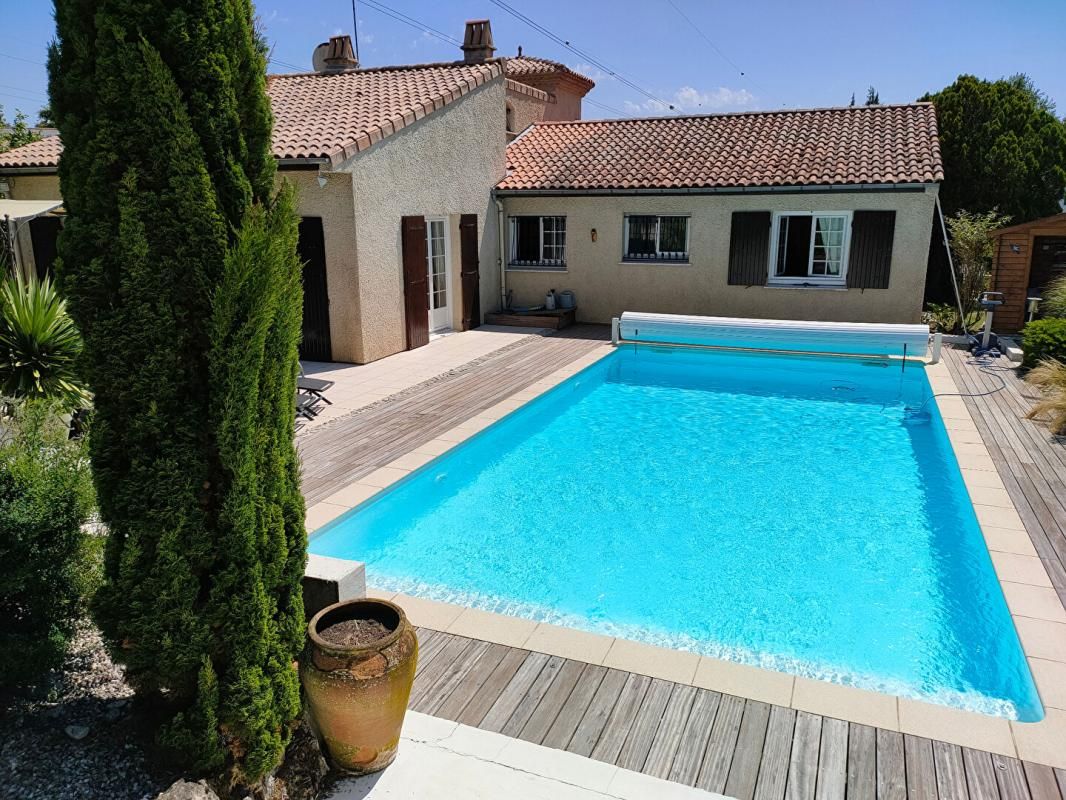 MAISON 6 PIECES -150 M² - 1100 M² DE TERRAIN AVEC PISCINE