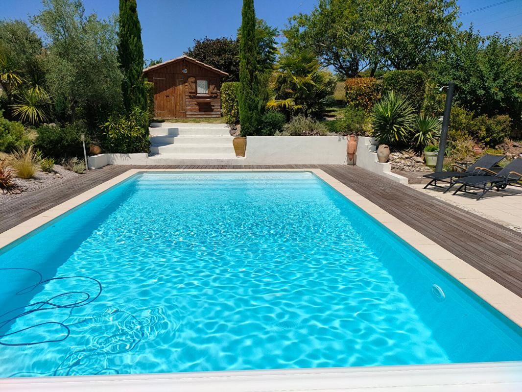 YVRAC MAISON 6 PIECES -150 M² - 1100 M² DE TERRAIN AVEC PISCINE 3