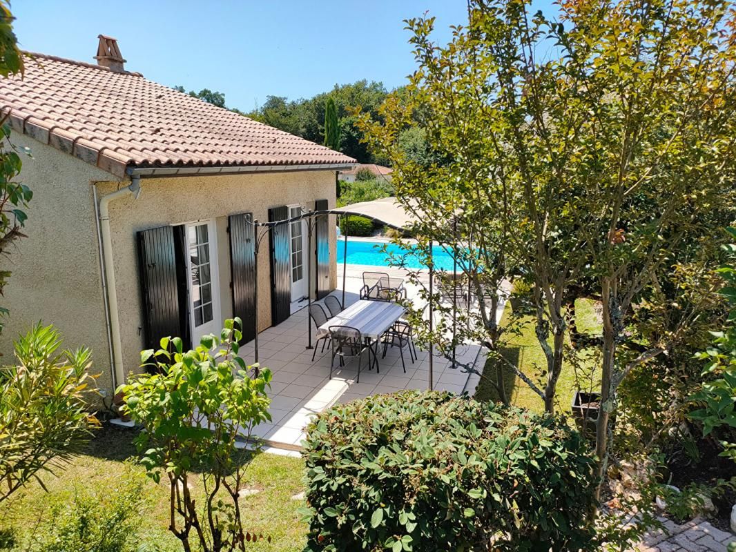 YVRAC MAISON 6 PIECES -150 M² - 1100 M² DE TERRAIN AVEC PISCINE 4