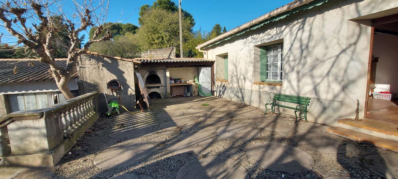 30. GARD. NIMES. Maison de 81 m² à rénover dans secteur très prisé.( Terres de Rouvières)